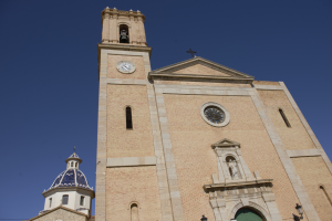Campanario elevado de la fachada Iglesia de Nuestra Señora del Consuelo